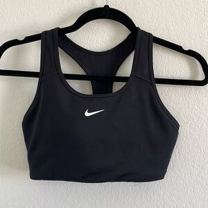 Nike Swoosh Medium Support